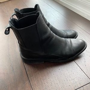 Black Boots Little Burgundy Size 8